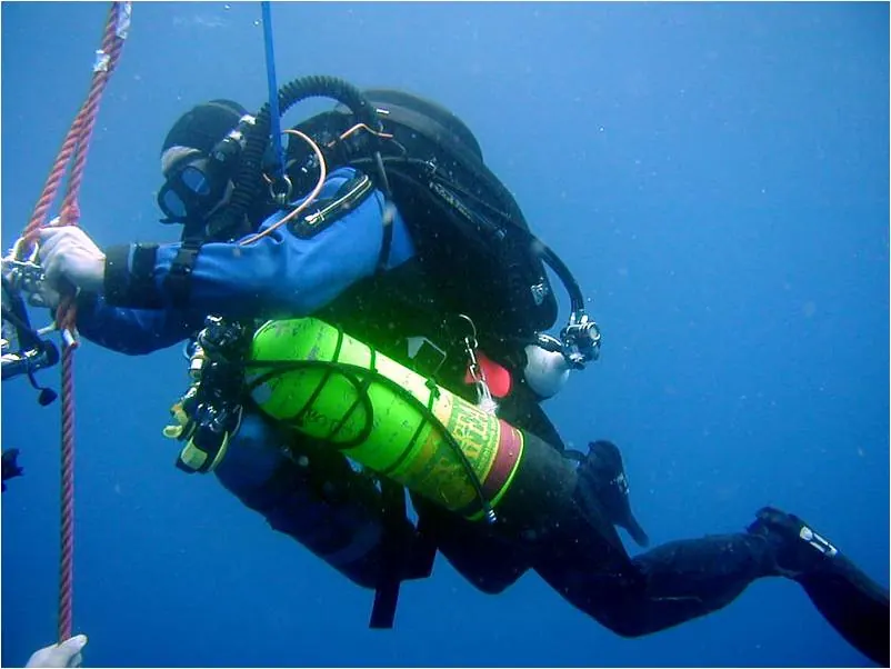 Technical diver with decompression cylinders